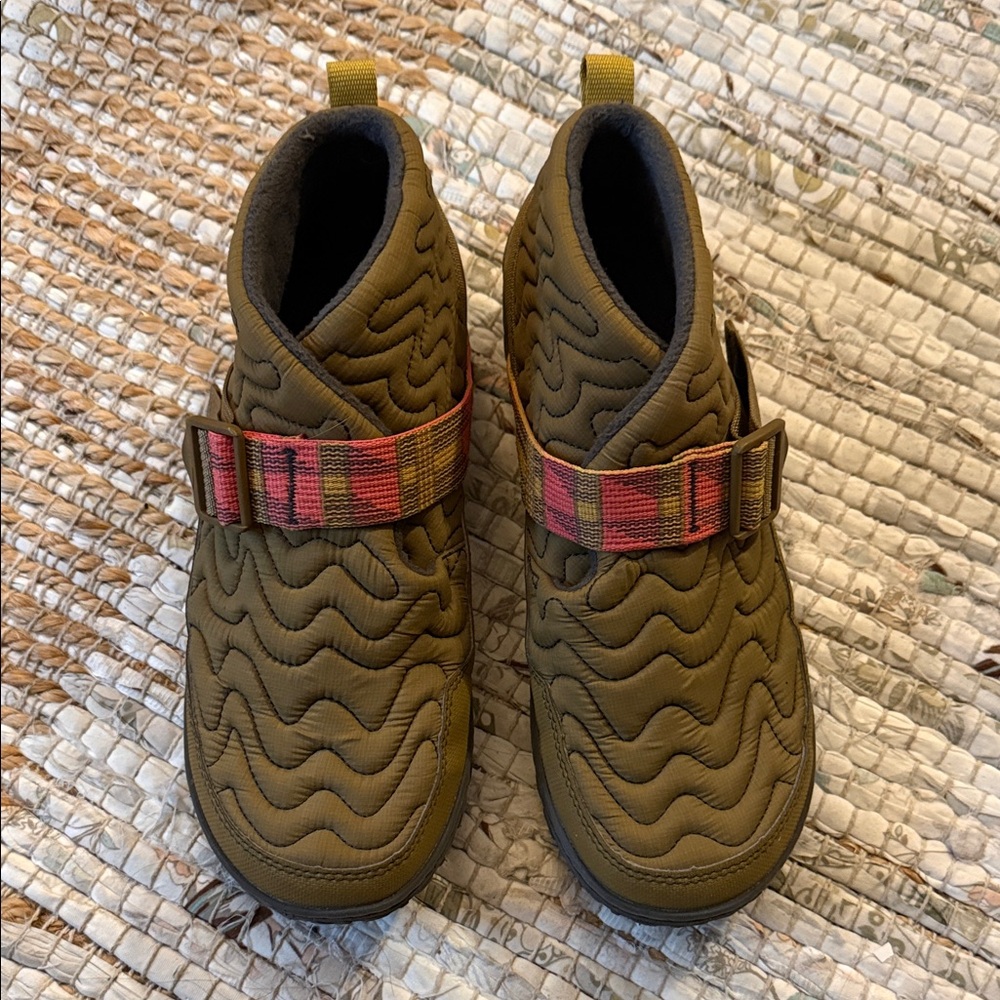 Chaco woman’s ramble puffer shoe